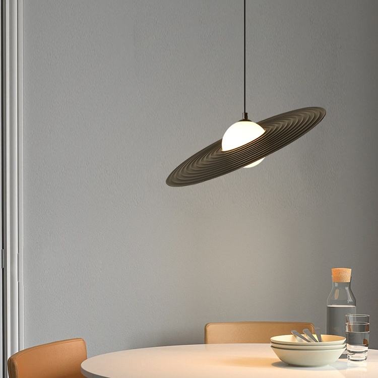 UFO Kronleuchter – Ausgewähltes Lichtdesign