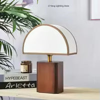 Oakmere LED-Tischleuchte – Holz