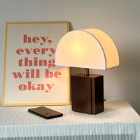 Oakmere LED-Tischleuchte – Holz